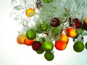 Meyve asitleri ile meyve soyma, sayesinde cilt hücrelerinin yenilenmesi